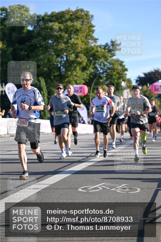 07.09.2025 - BARMER Alsterlauf Dr. Thomas Lammeyer http://msf.ph/oto/8708933 07.09.2025 09:32:10 Laufen 4300, 5543, 4848 meine-sportfotos.de