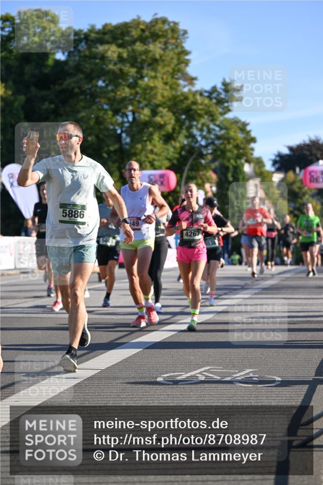 07.09.2025 - BARMER Alsterlauf Dr. Thomas Lammeyer http://msf.ph/oto/8708987 07.09.2025 09:32:18 Laufen 5886, 49, 4267 meine-sportfotos.de