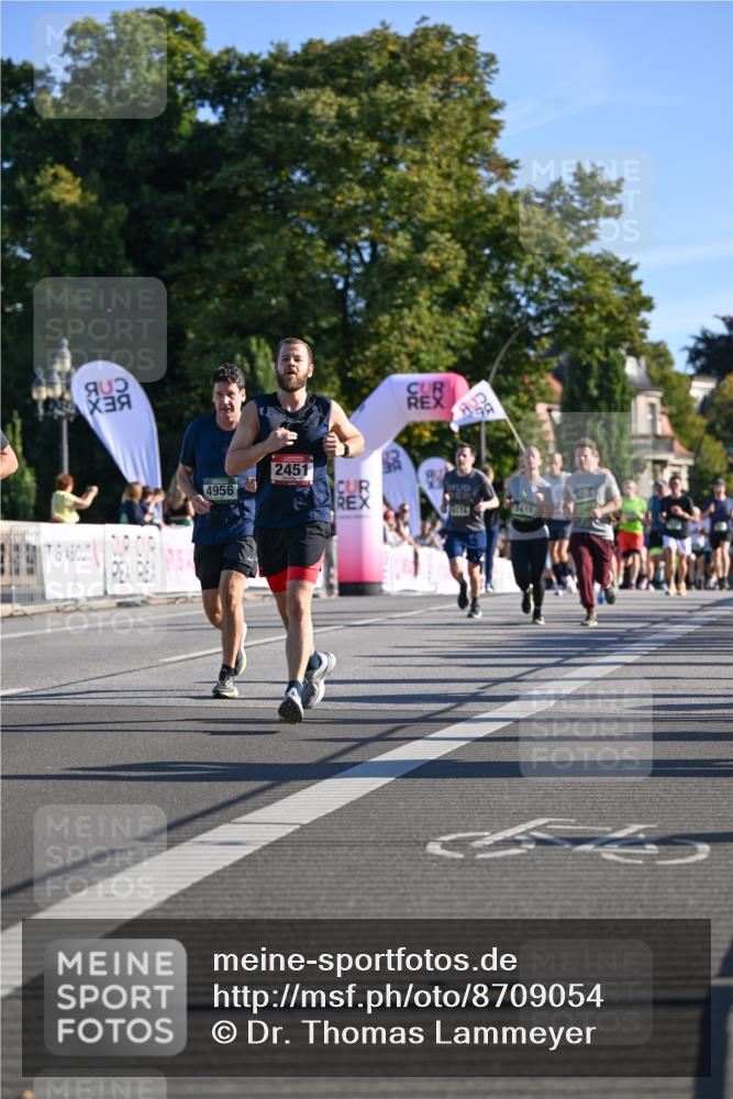 07.09.2025 - BARMER Alsterlauf Dr. Thomas Lammeyer http://msf.ph/oto/8709054 07.09.2025 09:32:31 Laufen 4956, 2451, 2419 meine-sportfotos.de