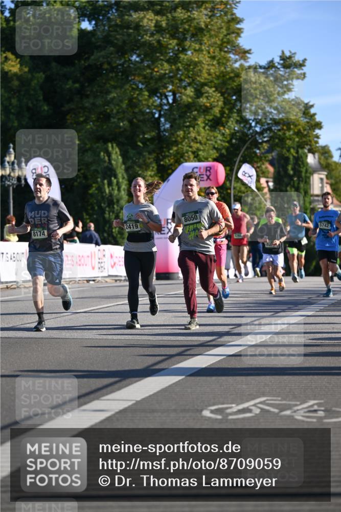 07.09.2025 - BARMER Alsterlauf Dr. Thomas Lammeyer http://msf.ph/oto/8709059 07.09.2025 09:32:34 Laufen 8050, 8174, 2419, 5742 meine-sportfotos.de