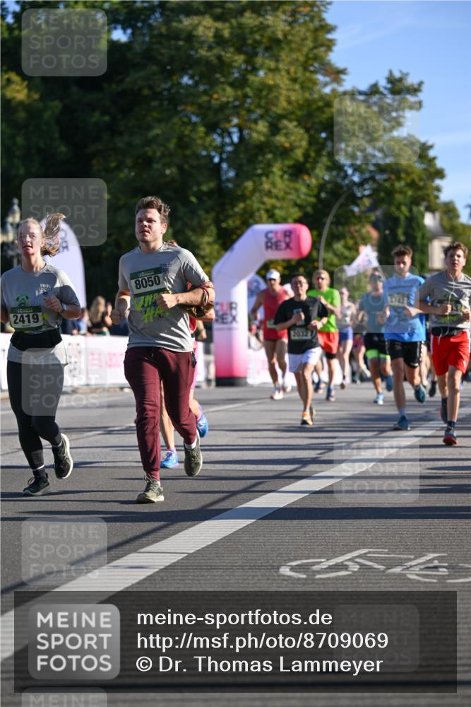 07.09.2025 - BARMER Alsterlauf Dr. Thomas Lammeyer http://msf.ph/oto/8709069 07.09.2025 09:32:36 Laufen 2419, 8050, 20327, 5742 meine-sportfotos.de
