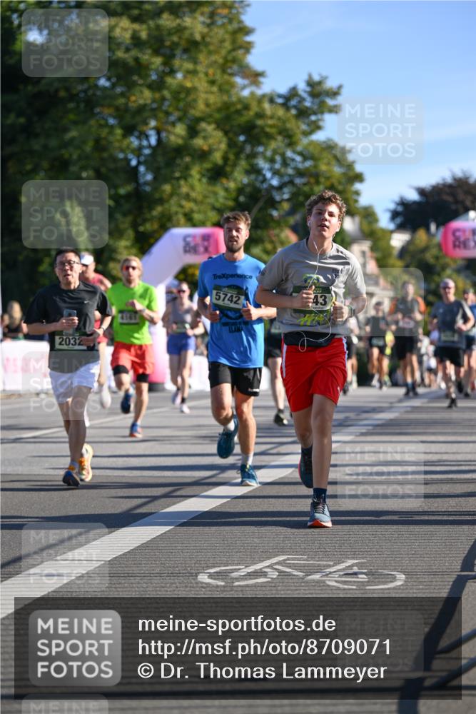 07.09.2025 - BARMER Alsterlauf Dr. Thomas Lammeyer http://msf.ph/oto/8709071 07.09.2025 09:32:38 Laufen 2032, 5742 meine-sportfotos.de
