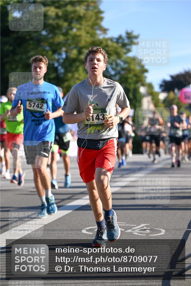 07.09.2025 - BARMER Alsterlauf Dr. Thomas Lammeyer http://msf.ph/oto/8709077 07.09.2025 09:32:39 Laufen 5742, 143 meine-sportfotos.de