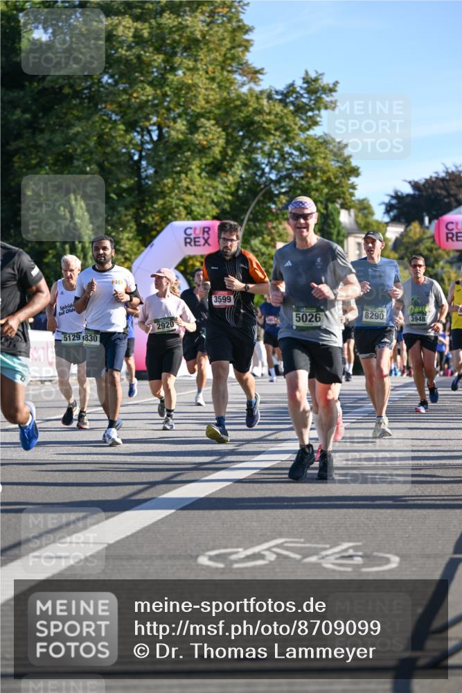 07.09.2025 - BARMER Alsterlauf Dr. Thomas Lammeyer http://msf.ph/oto/8709099 07.09.2025 09:32:43 Laufen 5129830, 2920, 3599, 5026, 8290, 3948, 554 meine-sportfotos.de