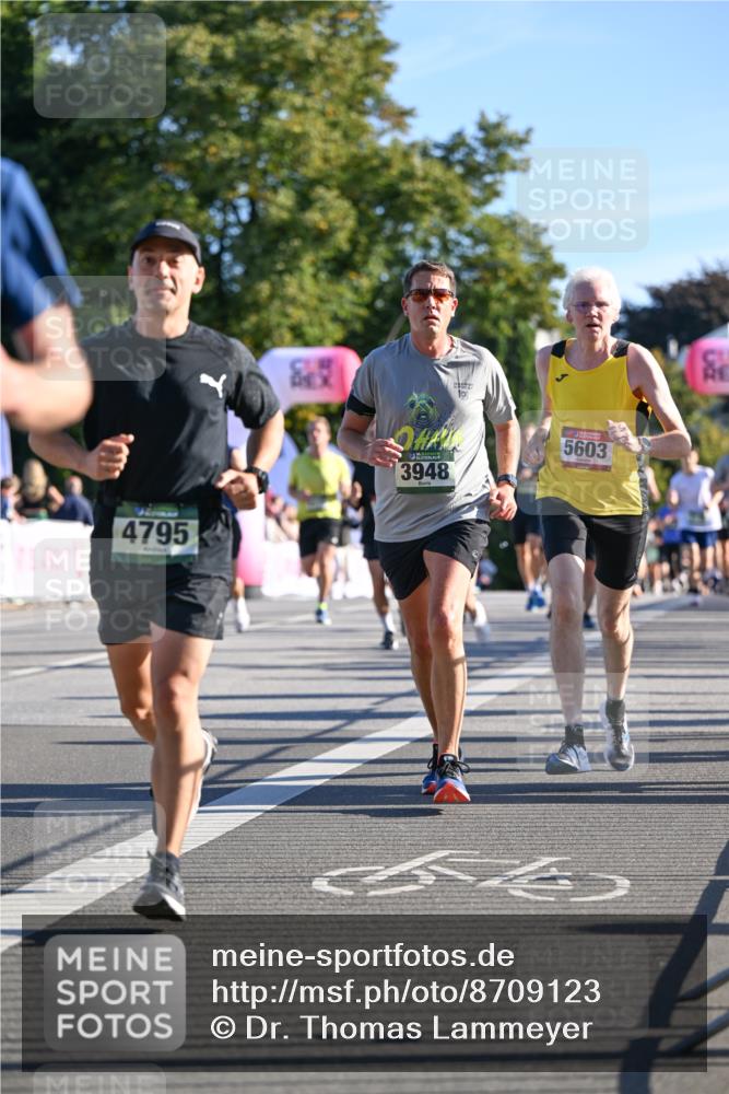 07.09.2025 - BARMER Alsterlauf Dr. Thomas Lammeyer http://msf.ph/oto/8709123 07.09.2025 09:32:46 Laufen 4795, 3948, 5603 meine-sportfotos.de
