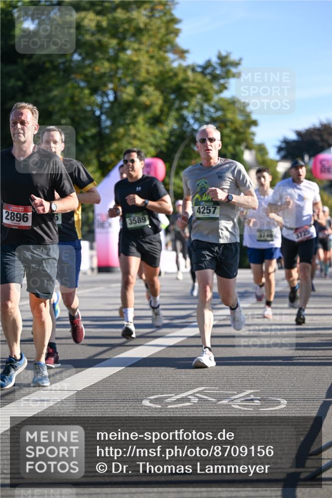07.09.2025 - BARMER Alsterlauf Dr. Thomas Lammeyer http://msf.ph/oto/8709156 07.09.2025 09:32:52 Laufen 2896, 3589, 4257, 3725 meine-sportfotos.de