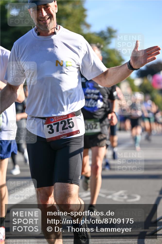07.09.2025 - BARMER Alsterlauf Dr. Thomas Lammeyer http://msf.ph/oto/8709175 07.09.2025 09:32:55 Laufen 36, 3725, 302 meine-sportfotos.de