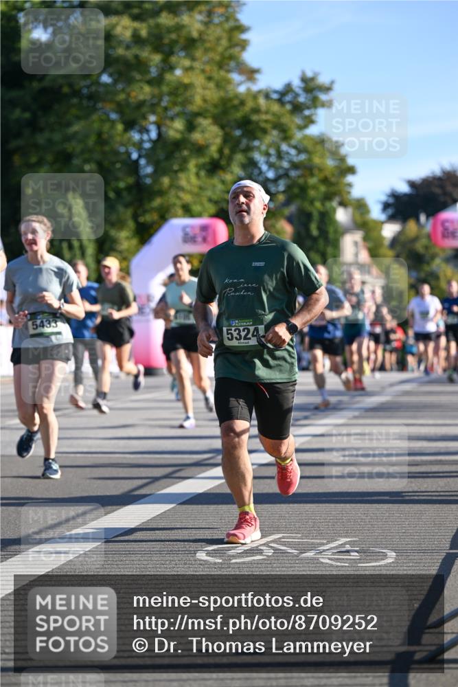 07.09.2025 - BARMER Alsterlauf Dr. Thomas Lammeyer http://msf.ph/oto/8709252 07.09.2025 09:33:08 Laufen 5433, 5324 meine-sportfotos.de