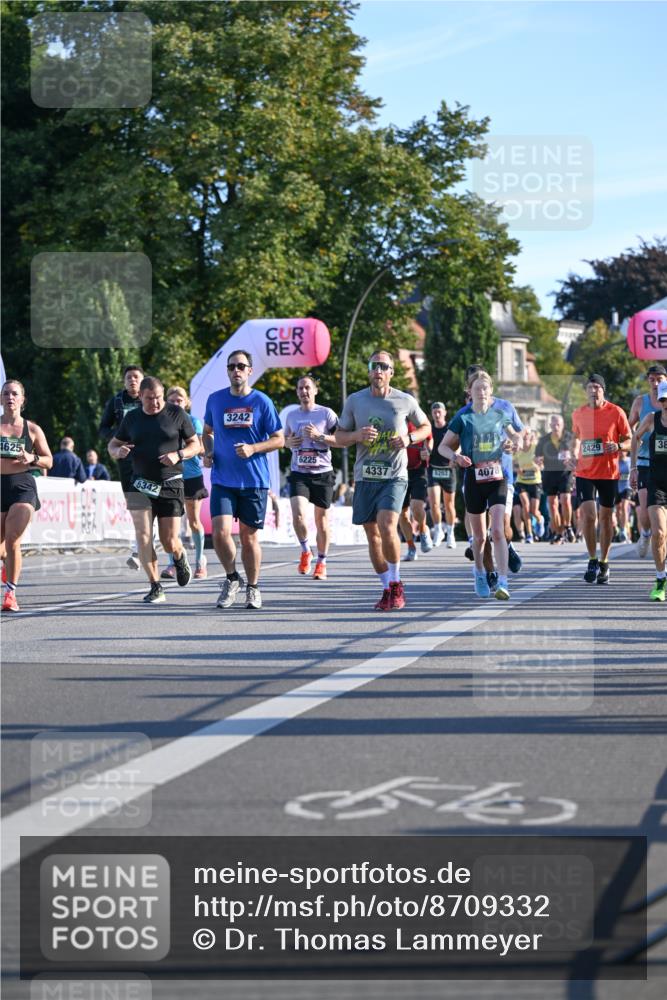 07.09.2025 - BARMER Alsterlauf Dr. Thomas Lammeyer http://msf.ph/oto/8709332 07.09.2025 09:33:20 Laufen 1625, 5342, 3242, 2025, 6225, 4337, 5253, 4078, 2429, 38, 554 meine-sportfotos.de