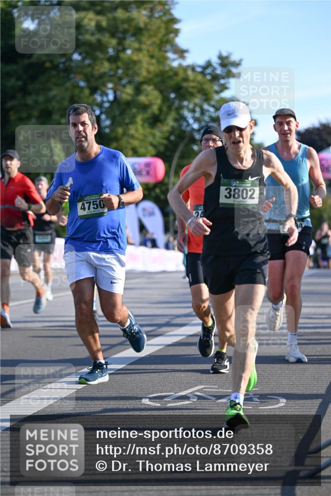 07.09.2025 - BARMER Alsterlauf Dr. Thomas Lammeyer http://msf.ph/oto/8709358 07.09.2025 09:33:25 Laufen 4750, 3802 meine-sportfotos.de