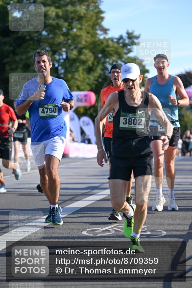 07.09.2025 - BARMER Alsterlauf Dr. Thomas Lammeyer http://msf.ph/oto/8709359 07.09.2025 09:33:25 Laufen 4750, 24, 3802, 5 meine-sportfotos.de