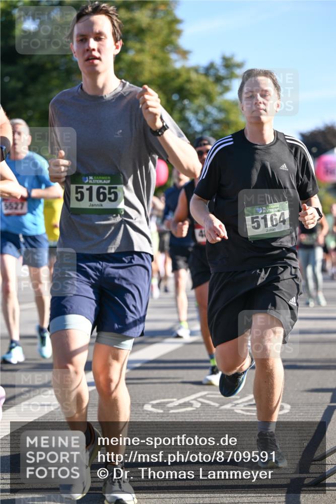 07.09.2025 - BARMER Alsterlauf Dr. Thomas Lammeyer http://msf.ph/oto/8709591 07.09.2025 09:34:06 Laufen 5527, 36, 5165, 36, 5164 meine-sportfotos.de