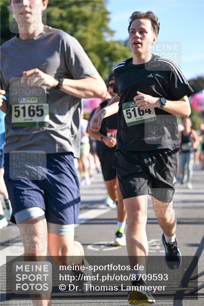 07.09.2025 - BARMER Alsterlauf Dr. Thomas Lammeyer http://msf.ph/oto/8709593 07.09.2025 09:34:06 Laufen 5165, 36, 1, 5164 meine-sportfotos.de