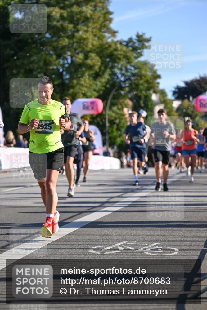 07.09.2025 - BARMER Alsterlauf Dr. Thomas Lammeyer http://msf.ph/oto/8709683 07.09.2025 09:34:22 Laufen 3925 meine-sportfotos.de