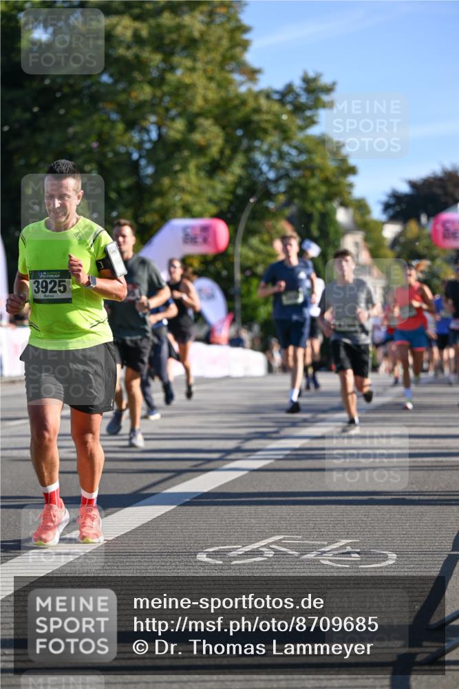 07.09.2025 - BARMER Alsterlauf Dr. Thomas Lammeyer http://msf.ph/oto/8709685 07.09.2025 09:34:23 Laufen 3925 meine-sportfotos.de
