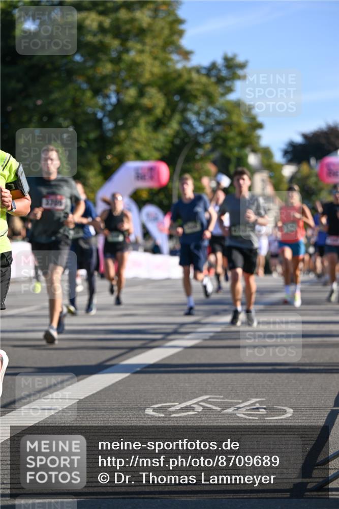 07.09.2025 - BARMER Alsterlauf Dr. Thomas Lammeyer http://msf.ph/oto/8709689 07.09.2025 09:34:23 Laufen 3705 meine-sportfotos.de