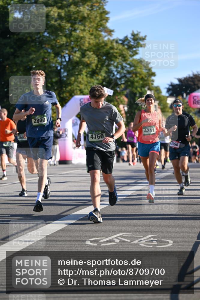 07.09.2025 - BARMER Alsterlauf Dr. Thomas Lammeyer http://msf.ph/oto/8709700 07.09.2025 09:34:25 Laufen 369, 2800, 4760, 4241, 54, 5996 meine-sportfotos.de