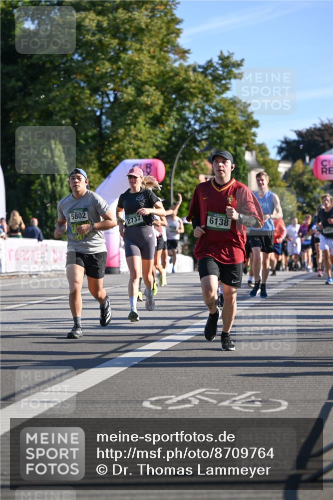07.09.2025 - BARMER Alsterlauf Dr. Thomas Lammeyer http://msf.ph/oto/8709764 07.09.2025 09:34:36 Laufen 5802, 2737, 6138, 4 meine-sportfotos.de