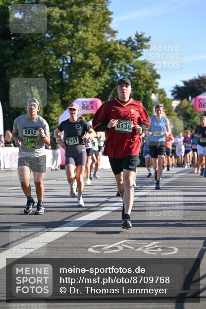 07.09.2025 - BARMER Alsterlauf Dr. Thomas Lammeyer http://msf.ph/oto/8709768 07.09.2025 09:34:36 Laufen 5802, 6138, 3622, 2737 meine-sportfotos.de