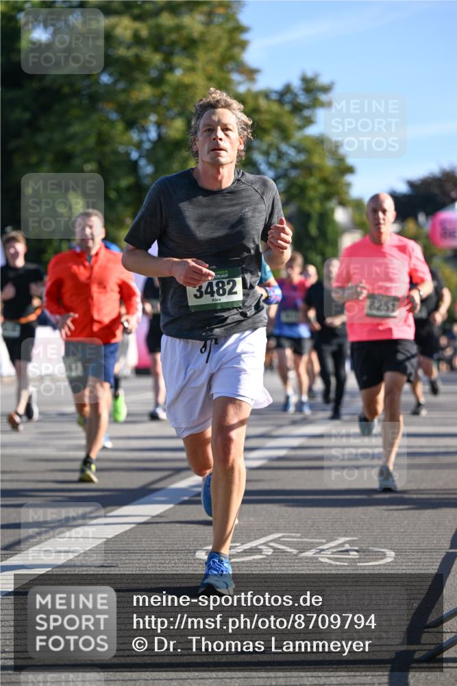 07.09.2025 - BARMER Alsterlauf Dr. Thomas Lammeyer http://msf.ph/oto/8709794 07.09.2025 09:34:43 Laufen 3482, 8251 meine-sportfotos.de
