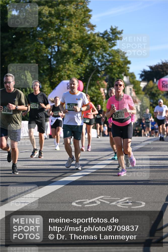 07.09.2025 - BARMER Alsterlauf Dr. Thomas Lammeyer http://msf.ph/oto/8709837 07.09.2025 09:34:50 Laufen 4229, 3298, 372, 22, 5, 2245 meine-sportfotos.de