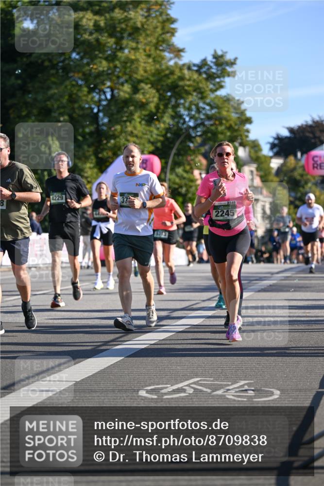 07.09.2025 - BARMER Alsterlauf Dr. Thomas Lammeyer http://msf.ph/oto/8709838 07.09.2025 09:34:50 Laufen 4229, 8, 37, 5313, 34, 2245, 2245 meine-sportfotos.de