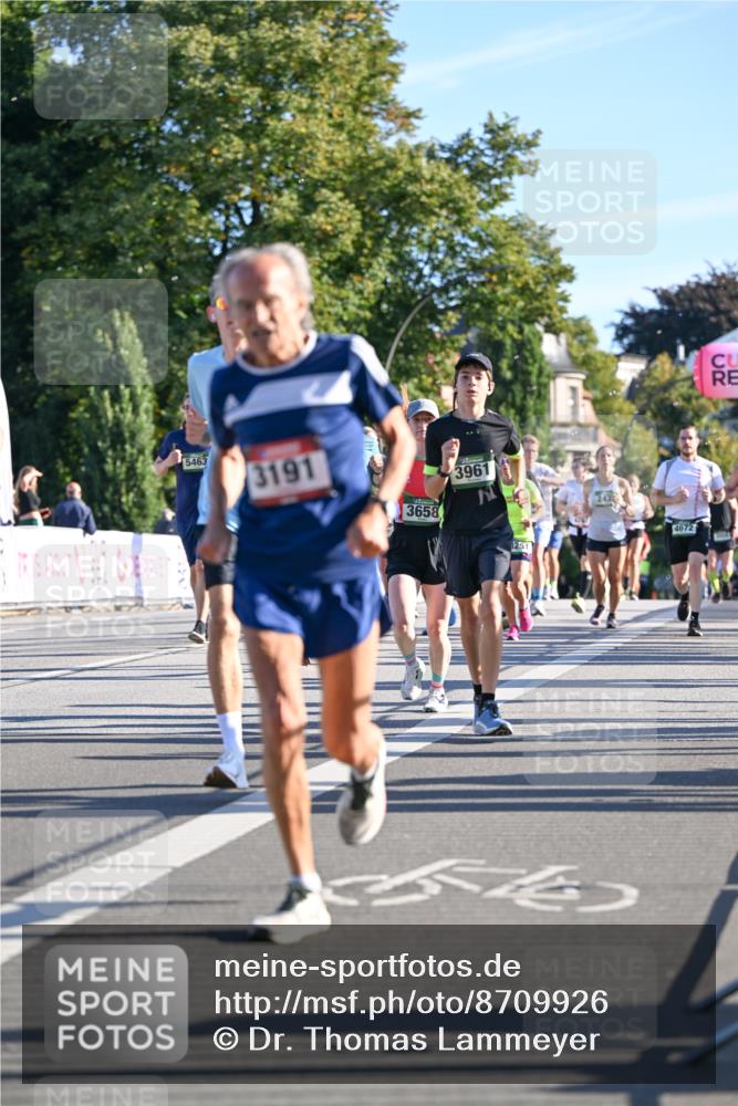 07.09.2025 - BARMER Alsterlauf Dr. Thomas Lammeyer http://msf.ph/oto/8709926 07.09.2025 09:35:09 Laufen 5463, 3191, 3658, 3961, 251, 2432, 4672 meine-sportfotos.de