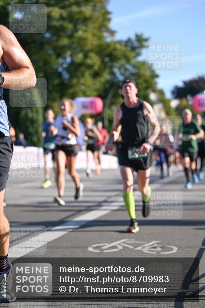 07.09.2025 - BARMER Alsterlauf Dr. Thomas Lammeyer http://msf.ph/oto/8709983 07.09.2025 09:35:18 Laufen  meine-sportfotos.de
