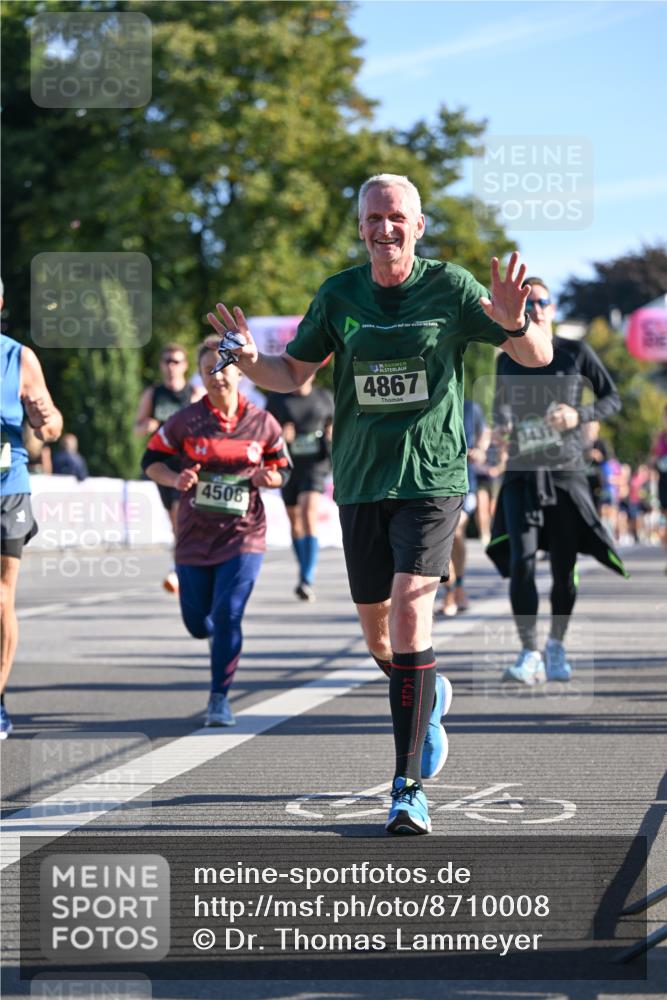 07.09.2025 - BARMER Alsterlauf Dr. Thomas Lammeyer http://msf.ph/oto/8710008 07.09.2025 09:35:22 Laufen 4508, 36, 4867, 3431 meine-sportfotos.de