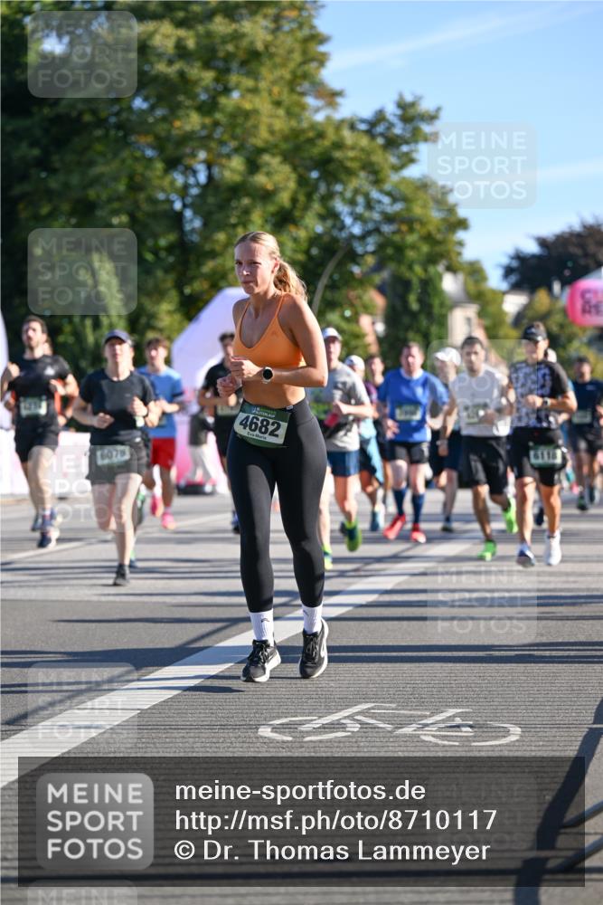 07.09.2025 - BARMER Alsterlauf Dr. Thomas Lammeyer http://msf.ph/oto/8710117 07.09.2025 09:35:40 Laufen 6079, 4682 meine-sportfotos.de