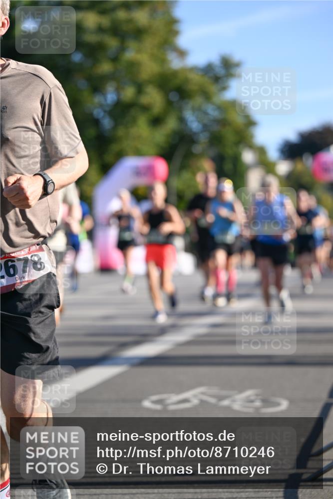 07.09.2025 - BARMER Alsterlauf Dr. Thomas Lammeyer http://msf.ph/oto/8710246 07.09.2025 09:36:00 Laufen 2678 meine-sportfotos.de