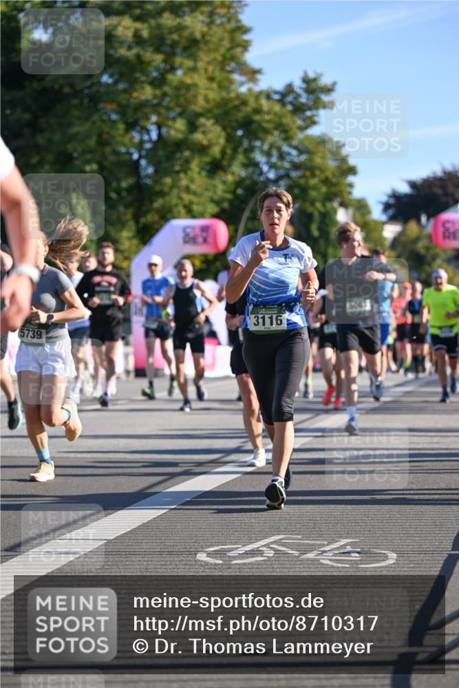 07.09.2025 - BARMER Alsterlauf Dr. Thomas Lammeyer http://msf.ph/oto/8710317 07.09.2025 09:36:12 Laufen 5739, 3116, 5081 meine-sportfotos.de