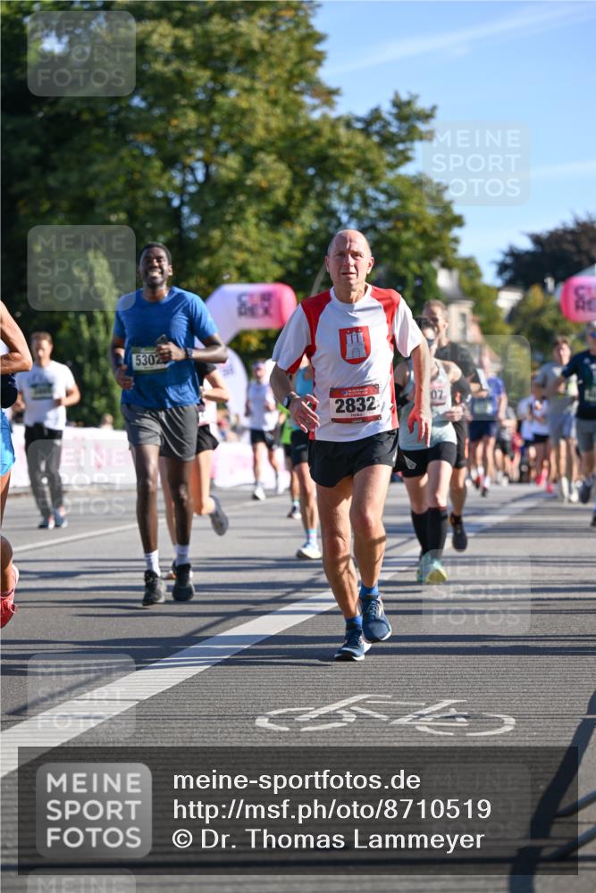 07.09.2025 - BARMER Alsterlauf Dr. Thomas Lammeyer http://msf.ph/oto/8710519 07.09.2025 09:36:46 Laufen 5302, 2832 meine-sportfotos.de