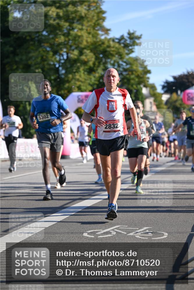 07.09.2025 - BARMER Alsterlauf Dr. Thomas Lammeyer http://msf.ph/oto/8710520 07.09.2025 09:36:46 Laufen 5302, 2832 meine-sportfotos.de