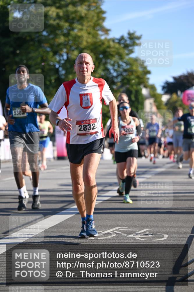 07.09.2025 - BARMER Alsterlauf Dr. Thomas Lammeyer http://msf.ph/oto/8710523 07.09.2025 09:36:47 Laufen 530, 36, 2832, 1207 meine-sportfotos.de