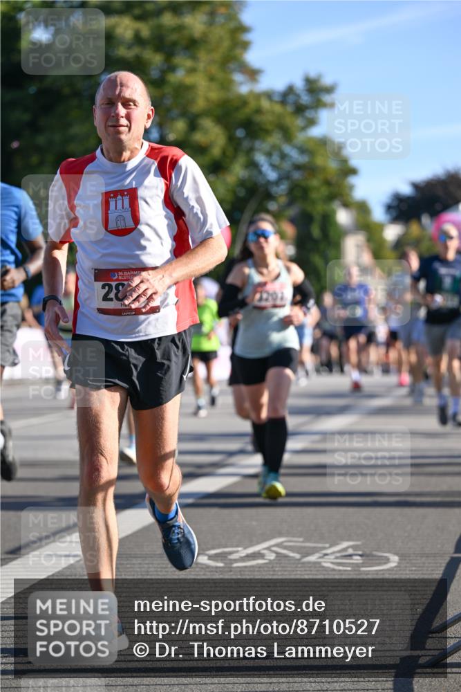 07.09.2025 - BARMER Alsterlauf Dr. Thomas Lammeyer http://msf.ph/oto/8710527 07.09.2025 09:36:48 Laufen 36, 28, 1207 meine-sportfotos.de