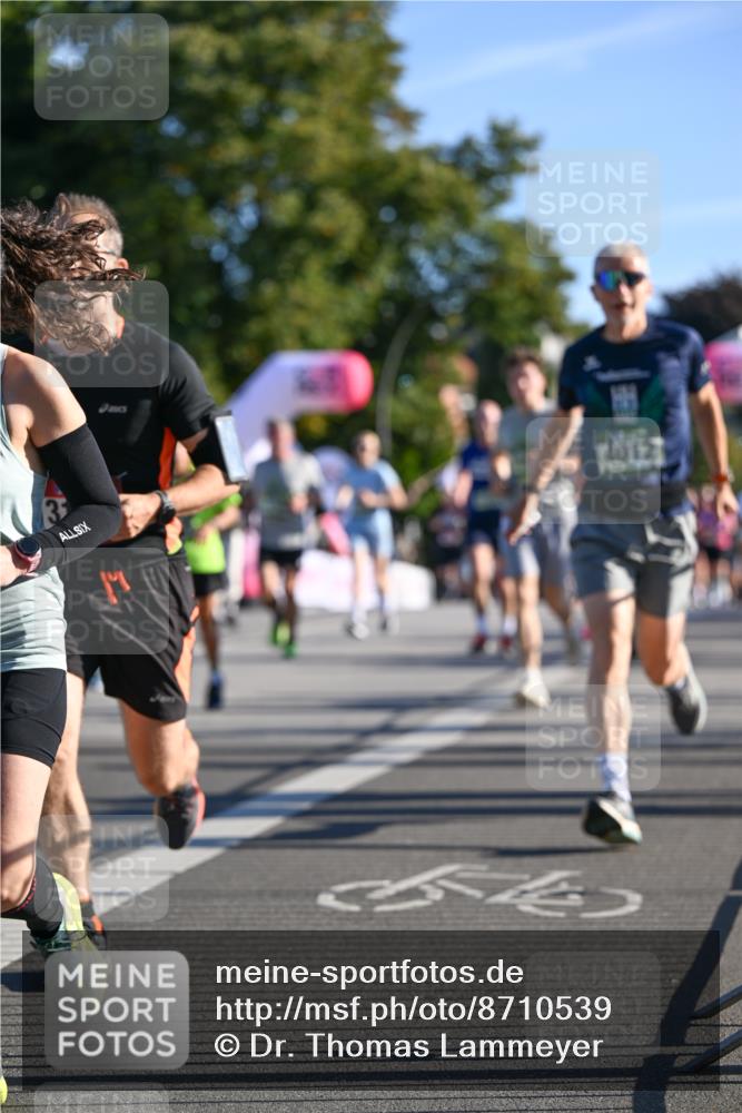 07.09.2025 - BARMER Alsterlauf Dr. Thomas Lammeyer http://msf.ph/oto/8710539 07.09.2025 09:36:49 Laufen 3, 4012 meine-sportfotos.de