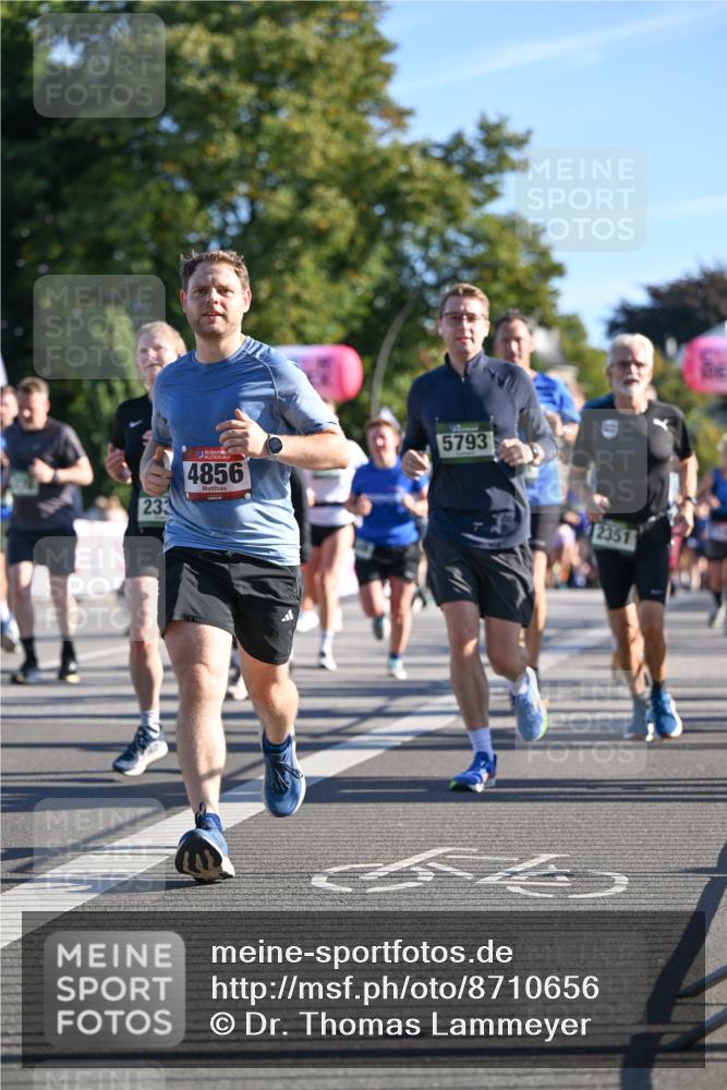 07.09.2025 - BARMER Alsterlauf Dr. Thomas Lammeyer http://msf.ph/oto/8710656 07.09.2025 09:37:09 Laufen 233, 136, 4856, 5793, 2351 meine-sportfotos.de