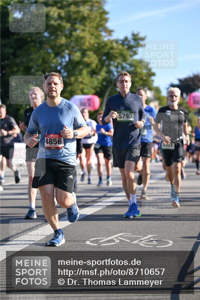 07.09.2025 - BARMER Alsterlauf Dr. Thomas Lammeyer http://msf.ph/oto/8710657 07.09.2025 09:37:10 Laufen 4856, 5793, 2451 meine-sportfotos.de