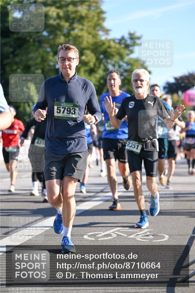 07.09.2025 - BARMER Alsterlauf Dr. Thomas Lammeyer http://msf.ph/oto/8710664 07.09.2025 09:37:11 Laufen 421, 36, 5793, 2351 meine-sportfotos.de