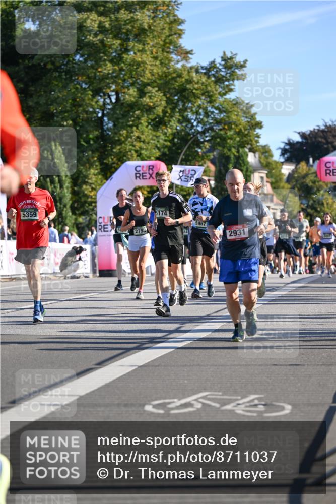 07.09.2025 - BARMER Alsterlauf Dr. Thomas Lammeyer http://msf.ph/oto/8711037 07.09.2025 09:38:12 Laufen 5359, 39, 2798, 5174, 5957, 2931, 54 meine-sportfotos.de