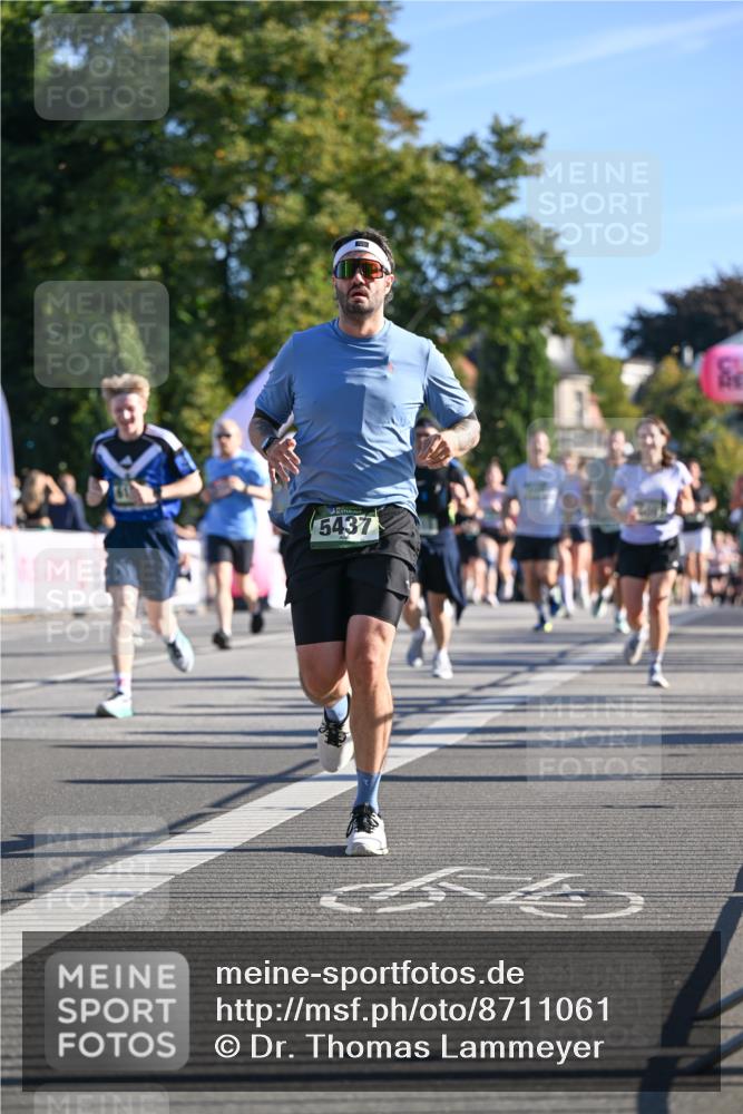 07.09.2025 - BARMER Alsterlauf Dr. Thomas Lammeyer http://msf.ph/oto/8711061 07.09.2025 09:38:17 Laufen 5437 meine-sportfotos.de
