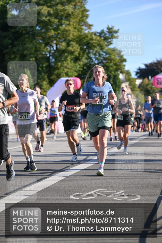 07.09.2025 - BARMER Alsterlauf Dr. Thomas Lammeyer http://msf.ph/oto/8711314 07.09.2025 09:38:58 Laufen 3111, 4036, 024, 6, 402 meine-sportfotos.de
