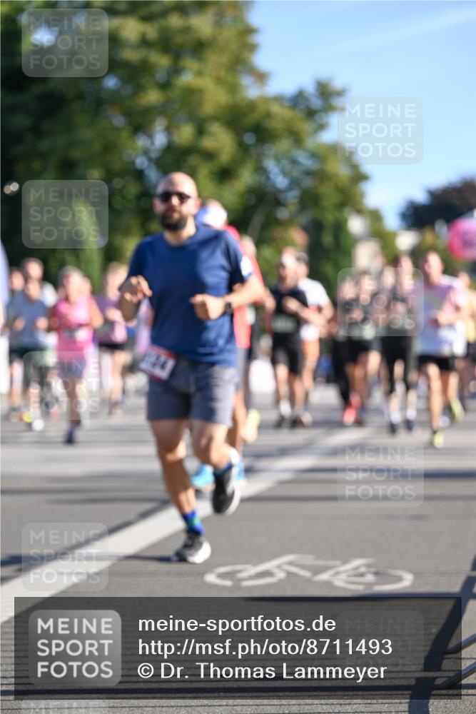 07.09.2025 - BARMER Alsterlauf Dr. Thomas Lammeyer http://msf.ph/oto/8711493 07.09.2025 09:39:27 Laufen 124 meine-sportfotos.de