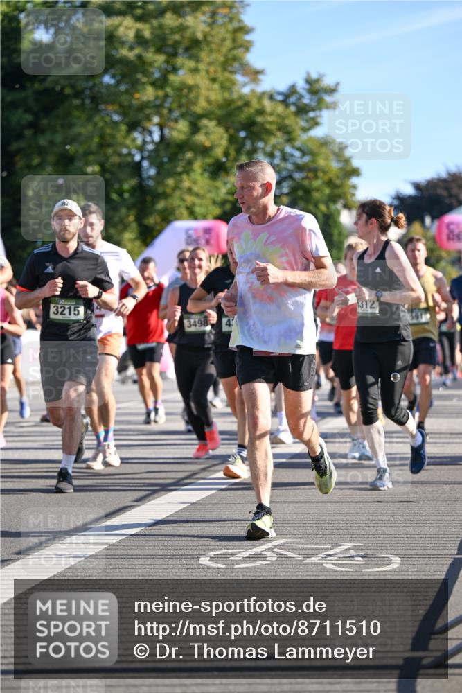 07.09.2025 - BARMER Alsterlauf Dr. Thomas Lammeyer http://msf.ph/oto/8711510 07.09.2025 09:39:30 Laufen 3215, 3498, 312 meine-sportfotos.de