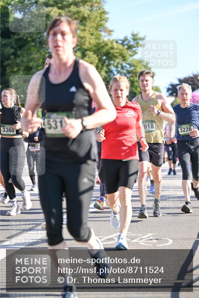 07.09.2025 - BARMER Alsterlauf Dr. Thomas Lammeyer http://msf.ph/oto/8711524 07.09.2025 09:39:32 Laufen 3360, 4668, 8531, 227, 918, 3226 meine-sportfotos.de