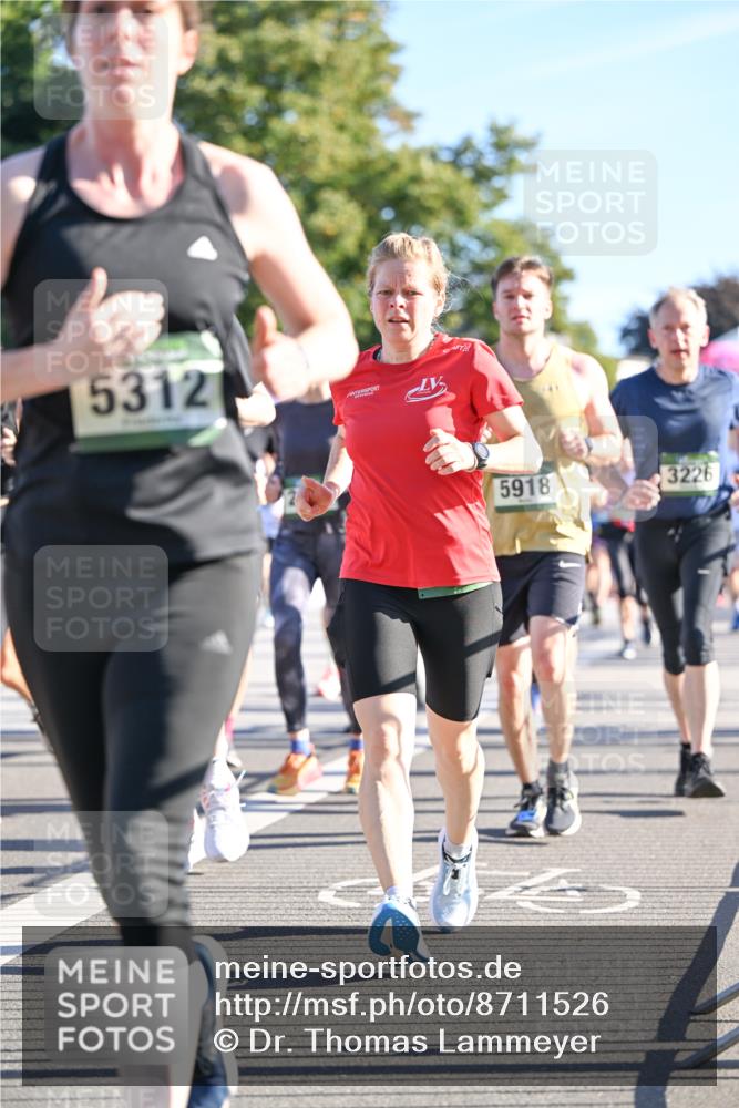07.09.2025 - BARMER Alsterlauf Dr. Thomas Lammeyer http://msf.ph/oto/8711526 07.09.2025 09:39:32 Laufen 5312, 5918, 3226 meine-sportfotos.de