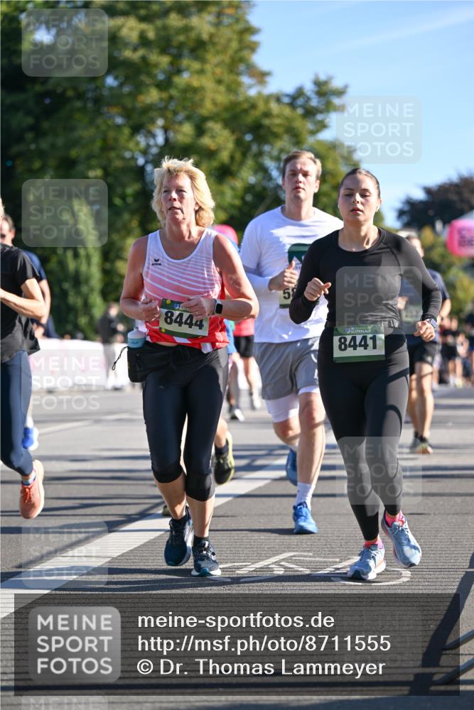 07.09.2025 - BARMER Alsterlauf Dr. Thomas Lammeyer http://msf.ph/oto/8711555 07.09.2025 09:39:38 Laufen 8444, 8441 meine-sportfotos.de
