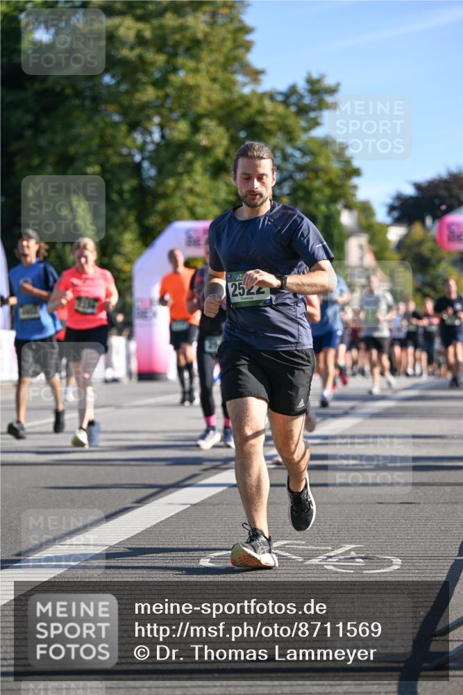 07.09.2025 - BARMER Alsterlauf Dr. Thomas Lammeyer http://msf.ph/oto/8711569 07.09.2025 09:39:40 Laufen 2522 meine-sportfotos.de