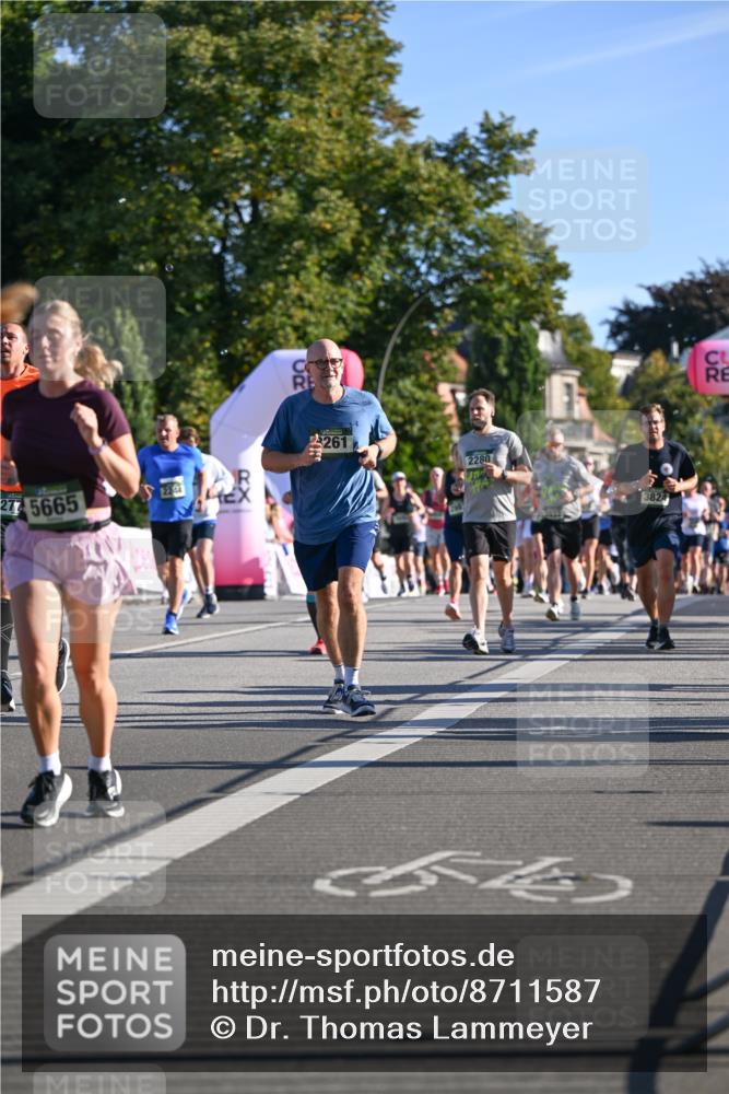 07.09.2025 - BARMER Alsterlauf Dr. Thomas Lammeyer http://msf.ph/oto/8711587 07.09.2025 09:39:43 Laufen 277, 5665, 261, 2280, 3824, 54 meine-sportfotos.de